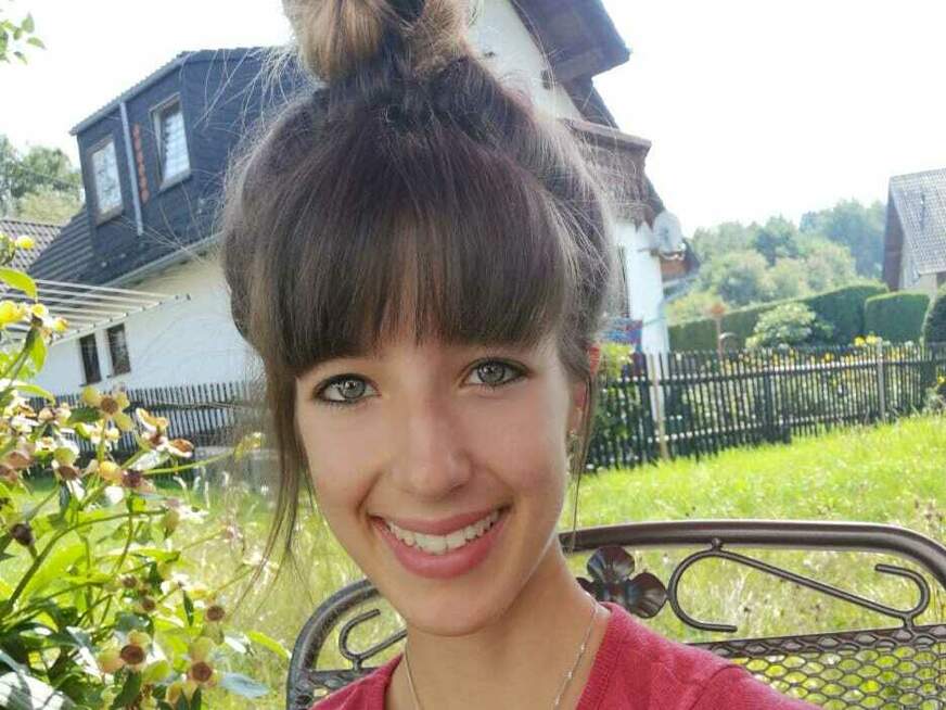 Sie Sucht Ihn In Deutschland